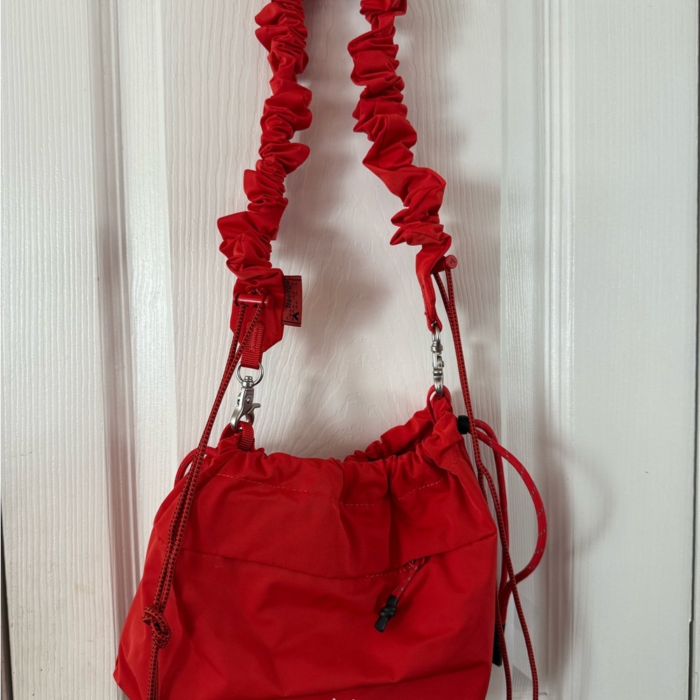 Topologie Red/Blue Bucket Bag